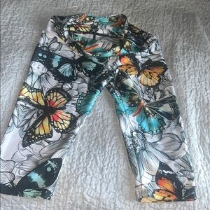 Pineapple.Palmbeach Vibrant Butterfly Capri Leggings
